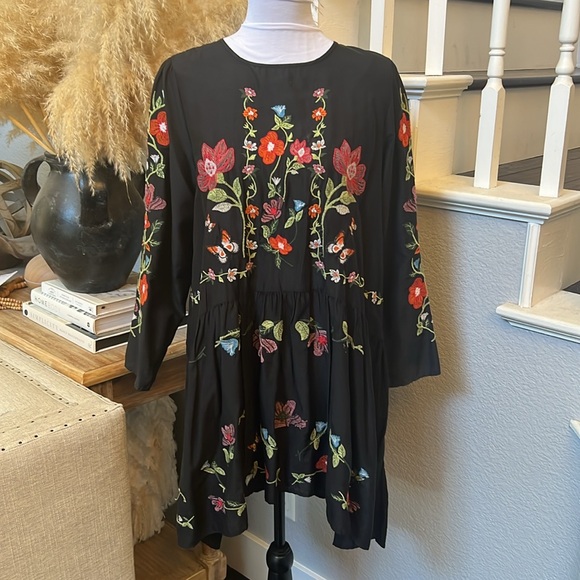 Zara Floral Embroidered Black Swing Dress Size Medium - Picture 2 of 8